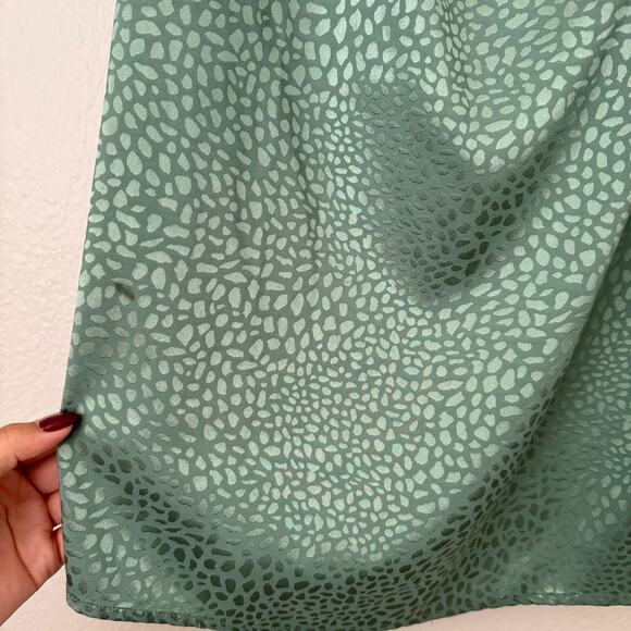 Lulu's Women's Green Midi Dress Cowl Neck Slit Satin Cheetah Print Size Small - Picture 2 of 12